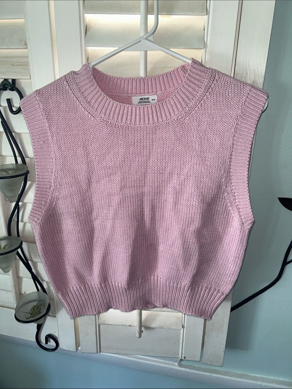 Aritzia Sleeveless V-Neck Knit Vest in Light Pink